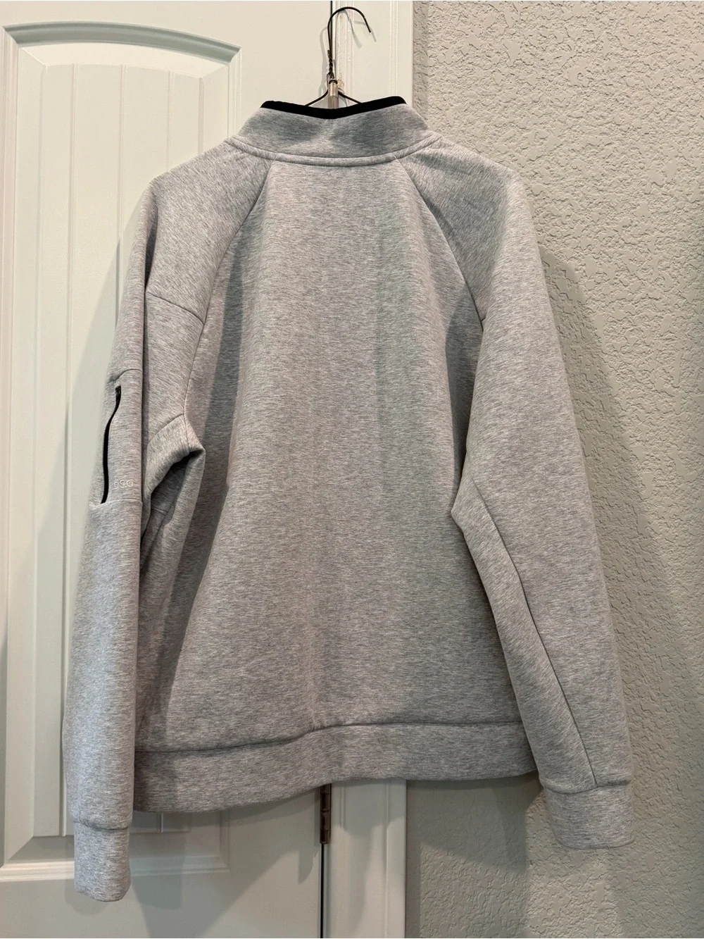 DSG Men's Light Gray & Black Zip-Up Pullover Sweater